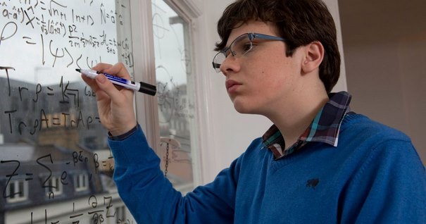 16χρονος που διαγνώστηκε με Σύνδρομο Asperger πήρε μάστερ στη Κβαντική Φυσική!