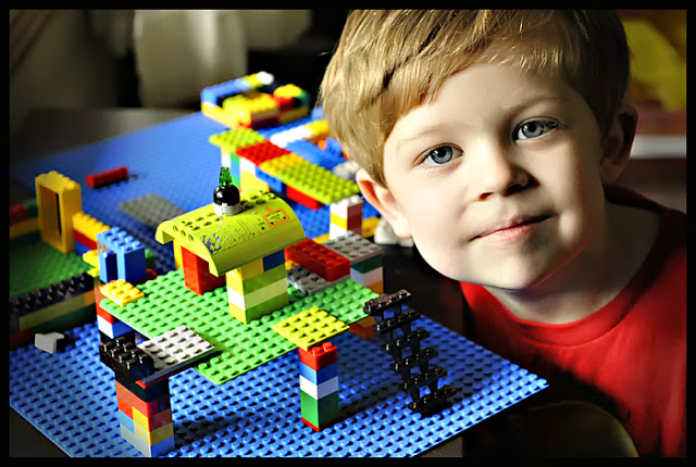 Lego: τι μαθαίνουν τα παιδιά παίζοντας μαζί τους;