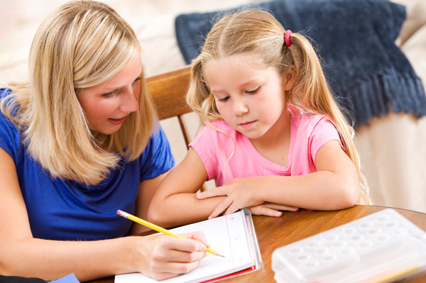 Πώς μπορεί μια εργαζόμενη μαμά να καταλάβει αν το παιδί της έχει δυσκολίες στην ανάγνωση;