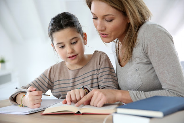 Πώς μια εργαζόμενη μητέρα μπορεί να βοηθήσει το παιδί στην ανάγνωση;
