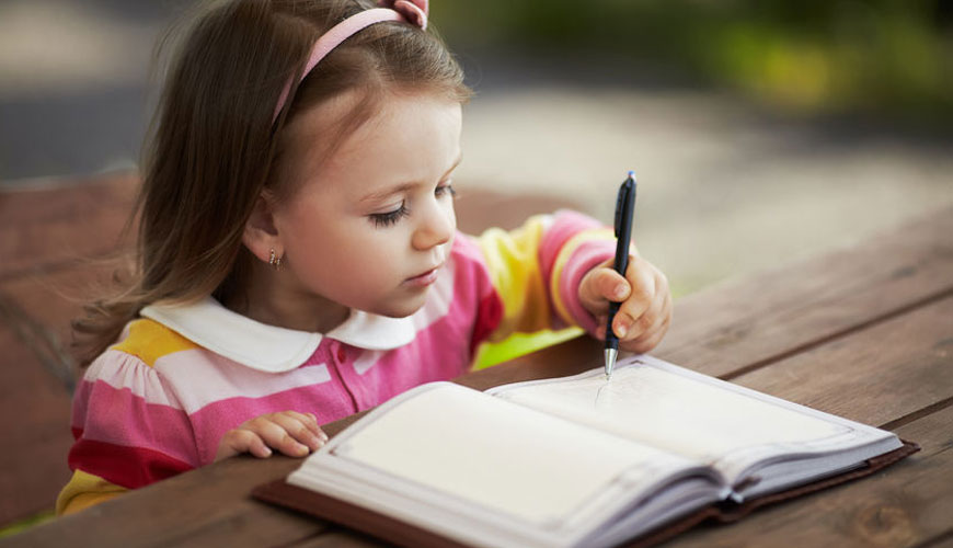 Τι όμορφη εικόνα ένα παιδί μ’ ένα βιβλίο στο χέρι και όχι μ’ ένα tablet ή κινητό