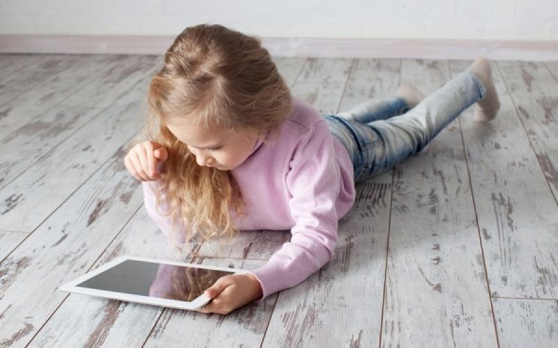 Πώς να βάλετε όρια στο παιδί σας για τη χρήση του tablet και του κινητού χωρίς φωνές;
